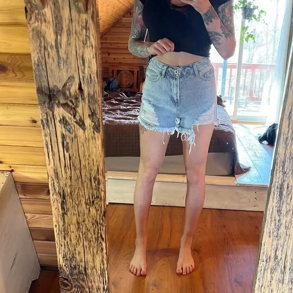 Sexy high rise bum rip jean shorts - Picture 2 of 10